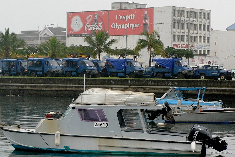 01- Gendarmes avant l'assaut pendant les greves.JPG